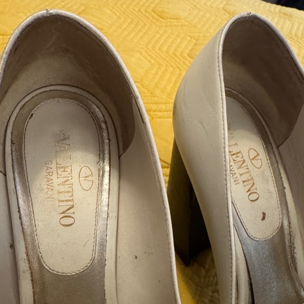Valentino Garavani Uptown Ivory Fringe Loafer Pump Shoes Size 39.5 - Picture 6 of 16